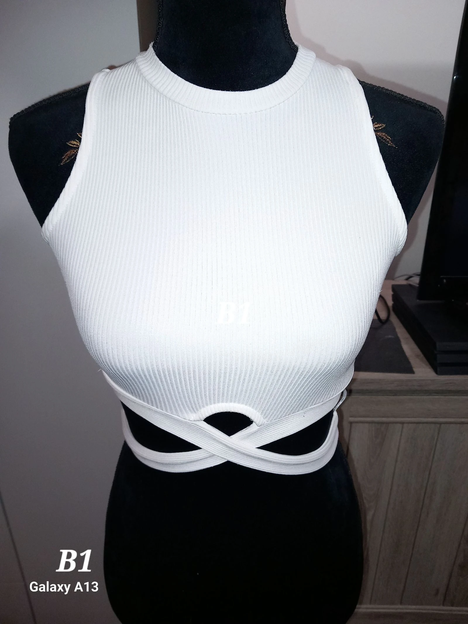 Crop top blanc côtelé croisé à la taille – Bershka (Taille XS)
